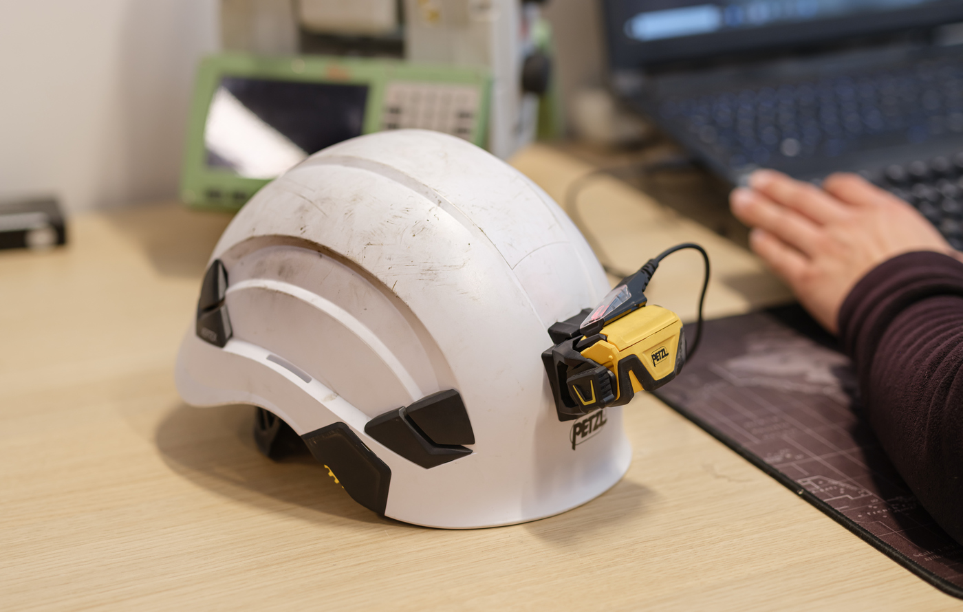 Зарядка фонаря petzl PIXA