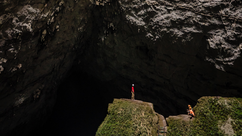 Вход в пещеру  Hang Son Doong
