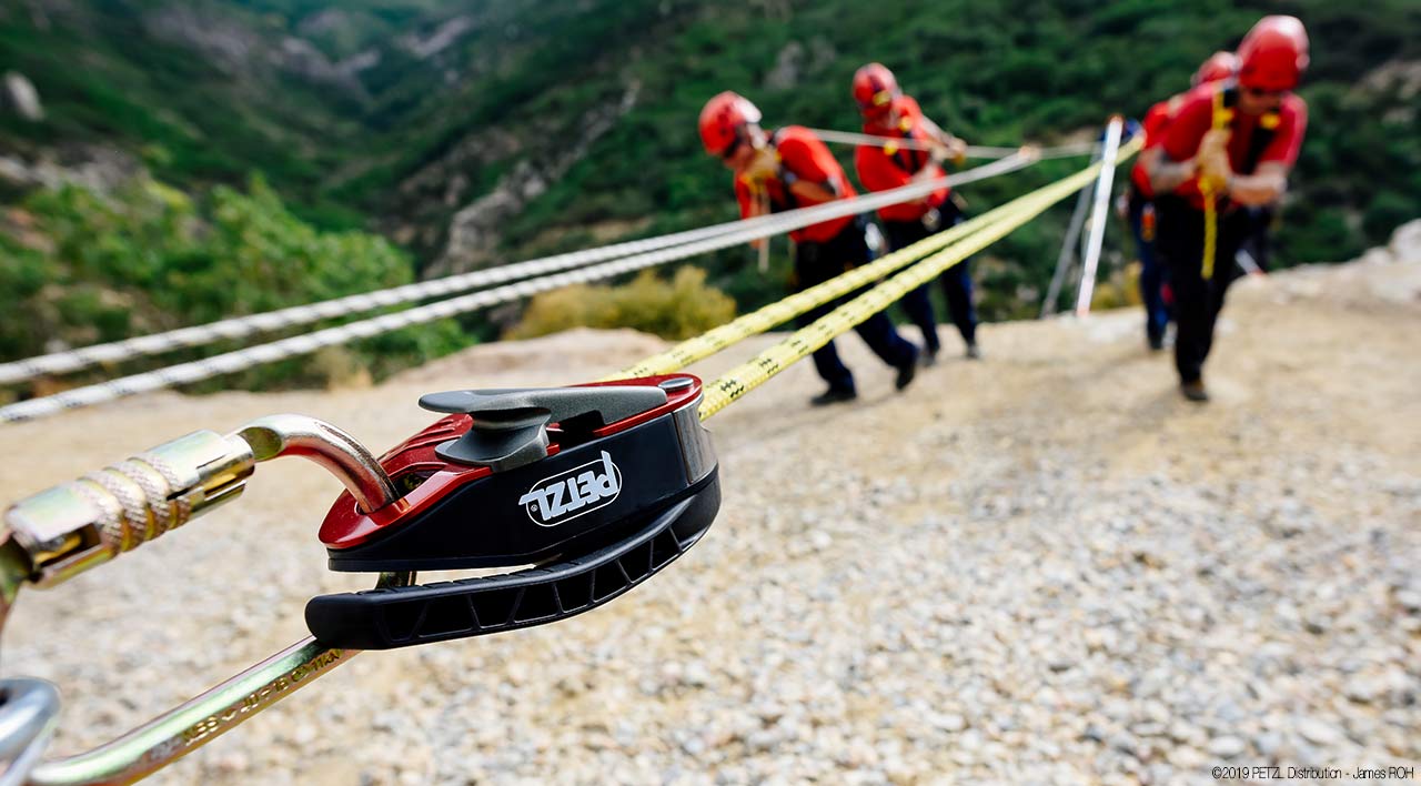 Спусковое устройство для спасательных работ Petzl MAESTRO