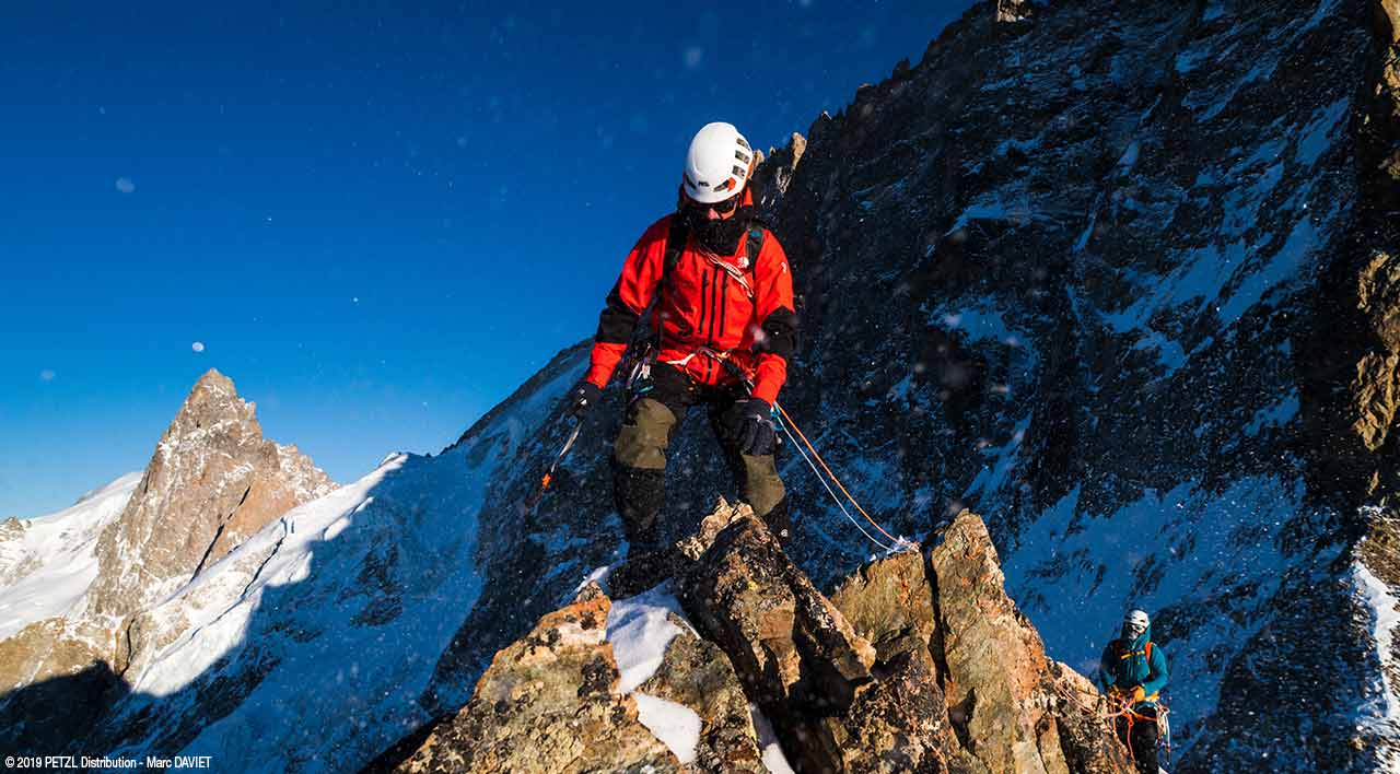 Обвязка Petzl  FLY для альпинизма и скитура