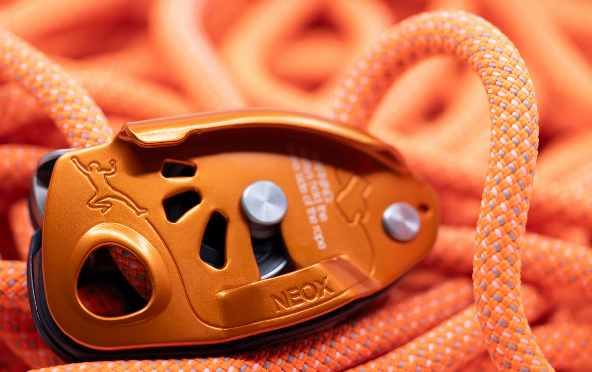 Страховочное устройство Petzl NEOX